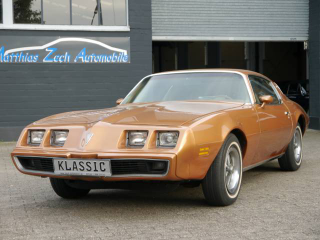 Just like this, but with a silver passenger door.
